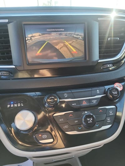 2023 Chrysler Voyager LX