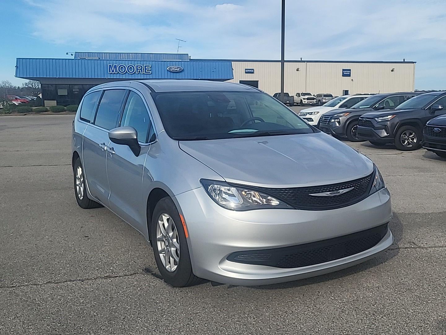 2023 Chrysler Voyager LX