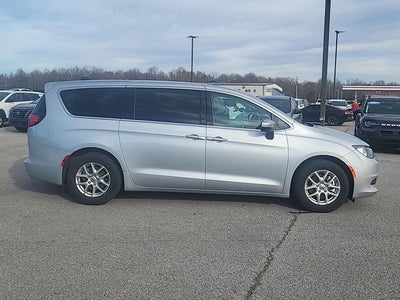 2023 Chrysler Voyager LX