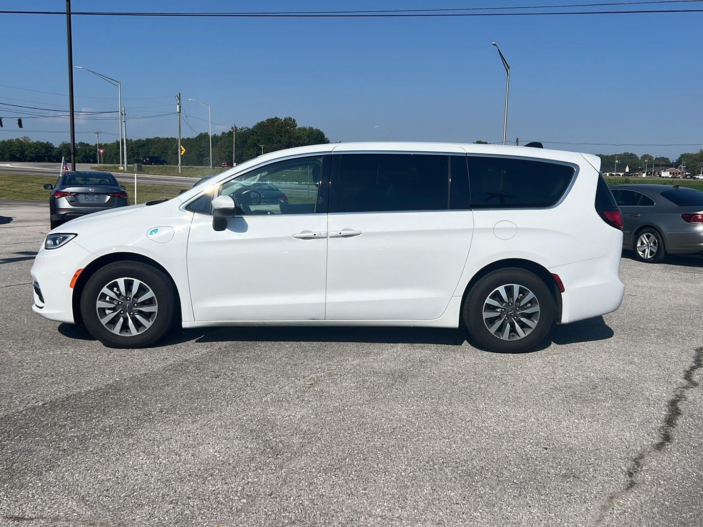2023 Chrysler Pacifica Hybrid Touring L