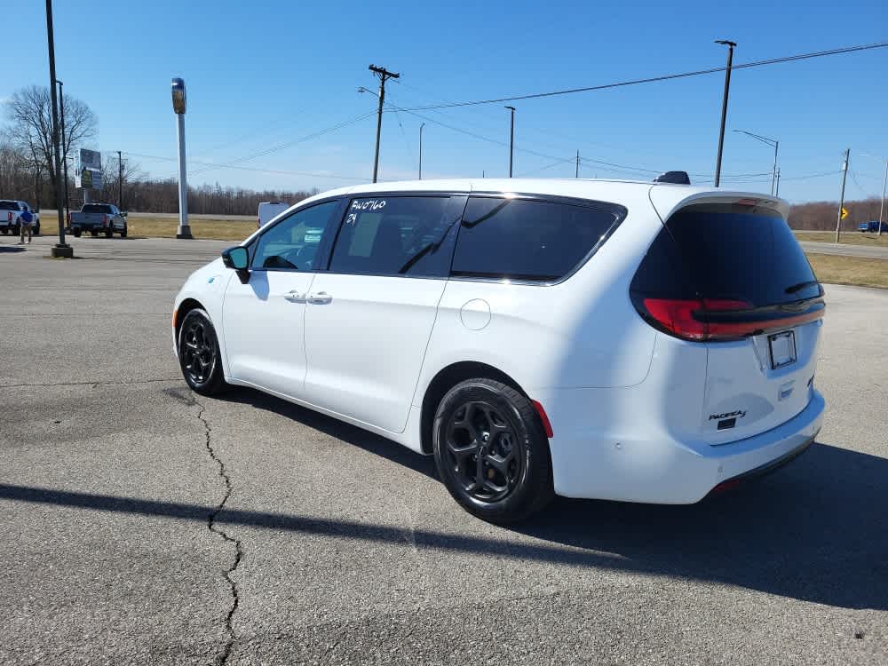 2024 Chrysler Pacifica Hybrid Hybrid S Appearance Pkg