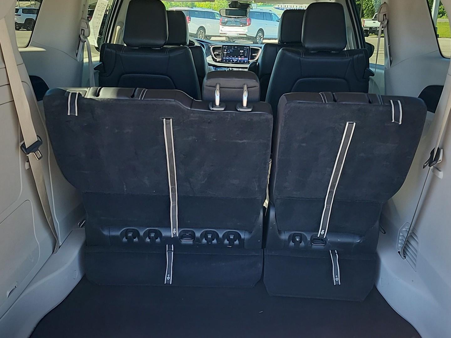 2024 Chrysler Pacifica Hybrid Select