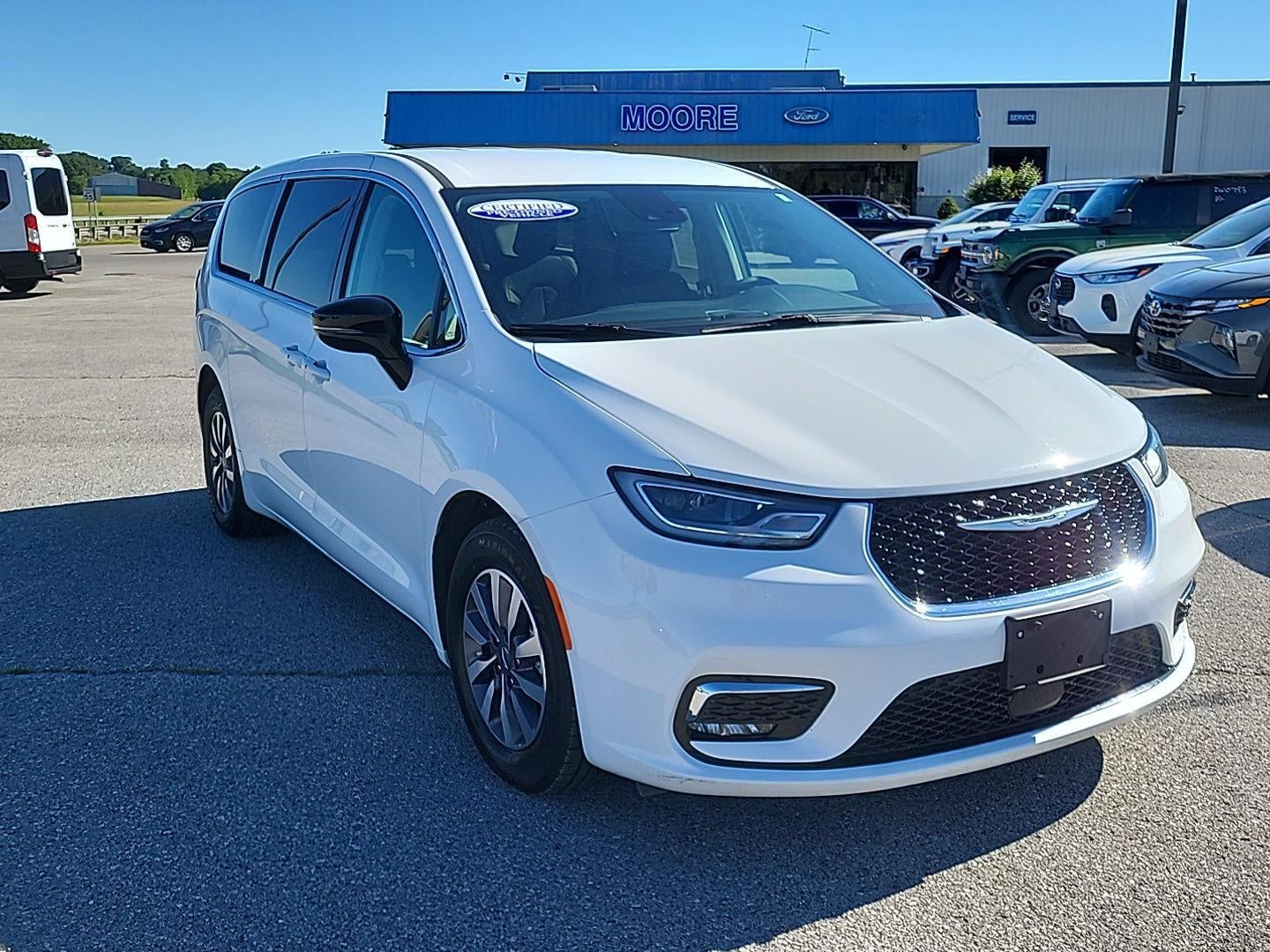 2024 Chrysler Pacifica Hybrid Select
