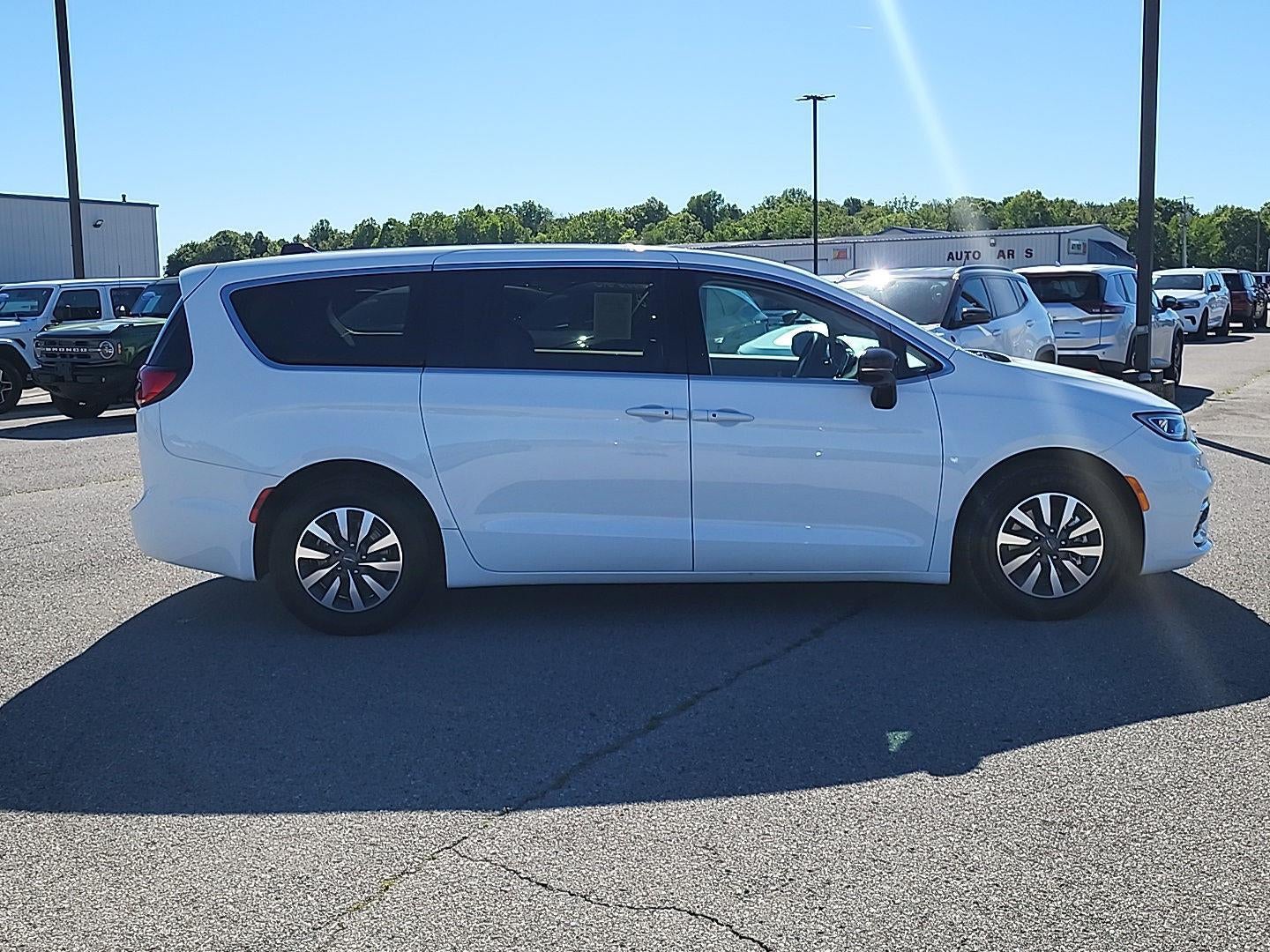 2024 Chrysler Pacifica Hybrid Select
