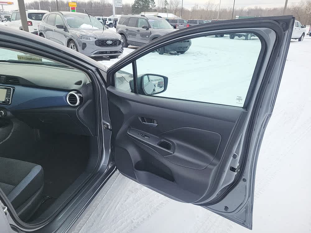 2023 Nissan Versa SV