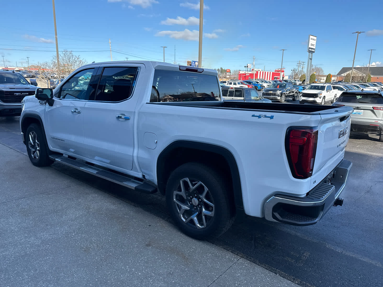 2024 GMC Sierra 1500 SLT