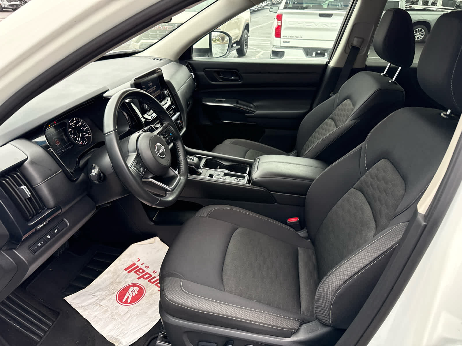 2025 Nissan Pathfinder SV