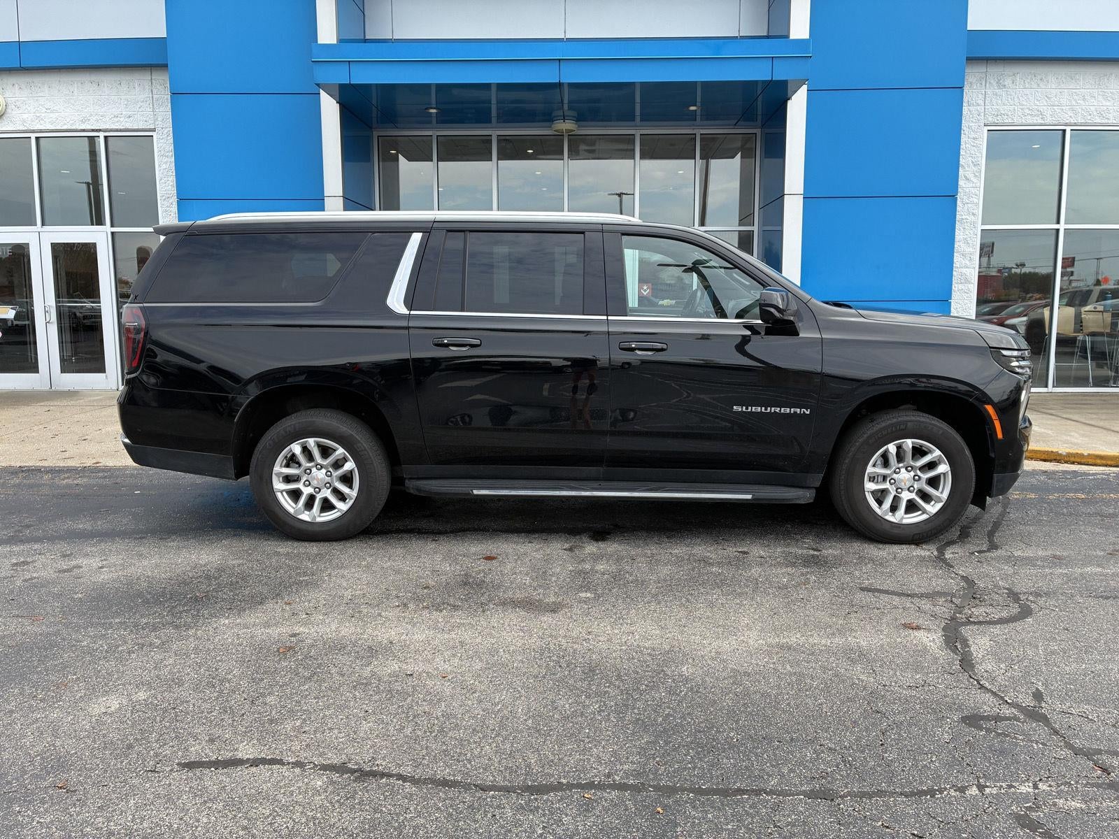 2025 Chevrolet Suburban LT