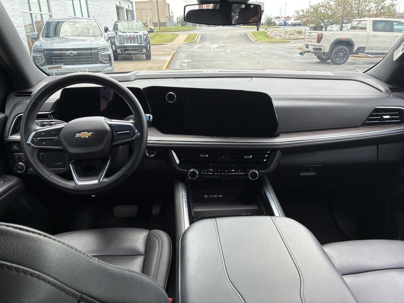 2025 Chevrolet Suburban LT