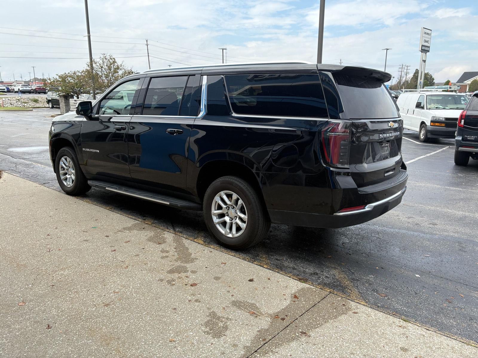 2025 Chevrolet Suburban LT