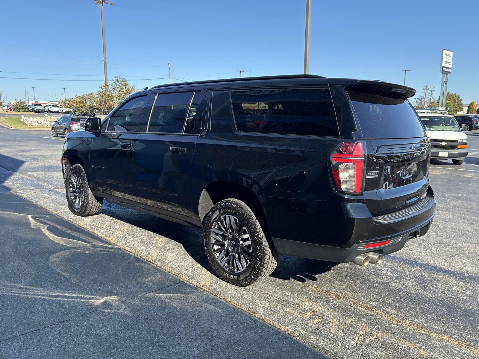 2023 Chevrolet Suburban RST