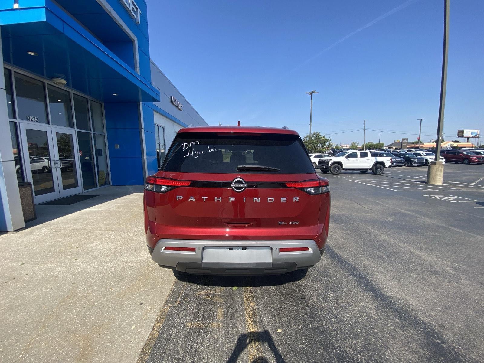 2023 Nissan Pathfinder SL