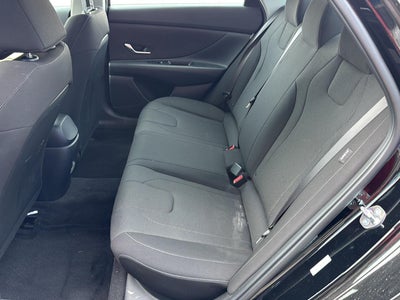 2025 Hyundai Elantra SE