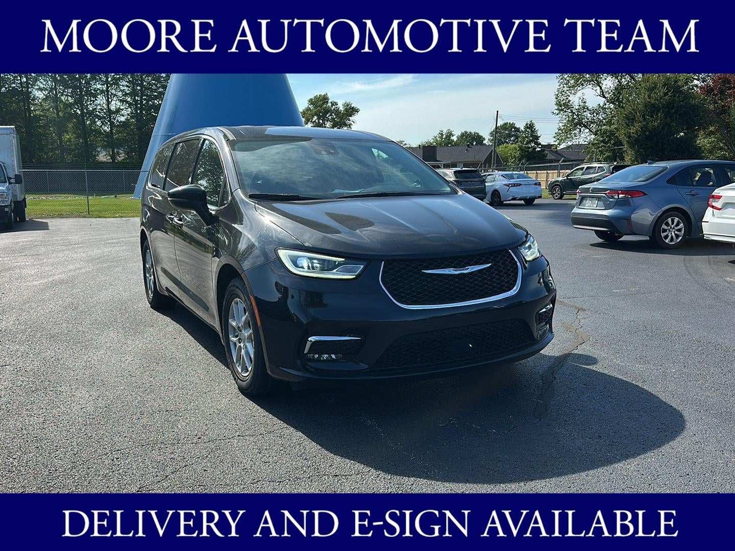 2023 Chrysler Pacifica Touring L's photo
