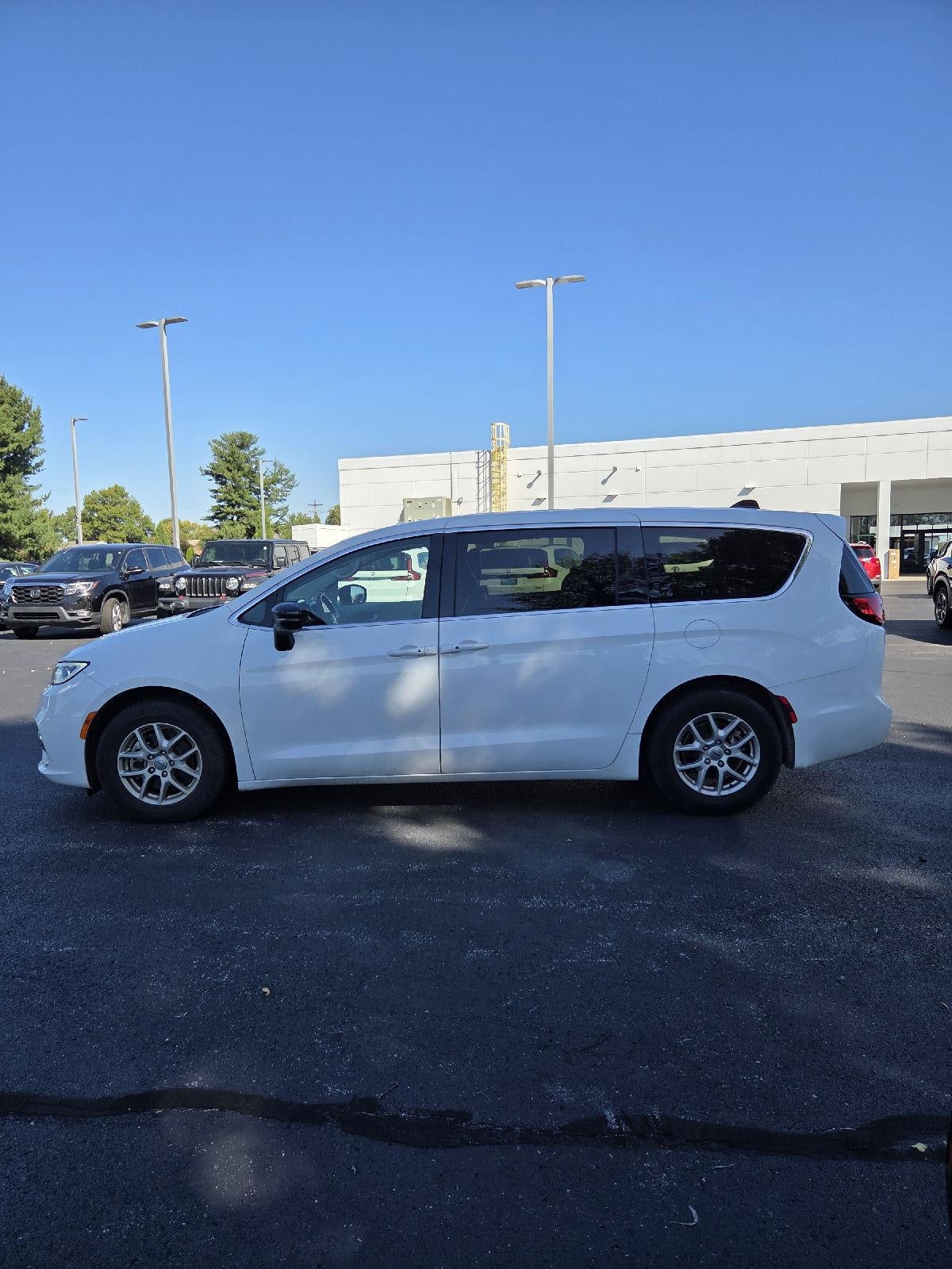 2024 Chrysler Pacifica Touring L