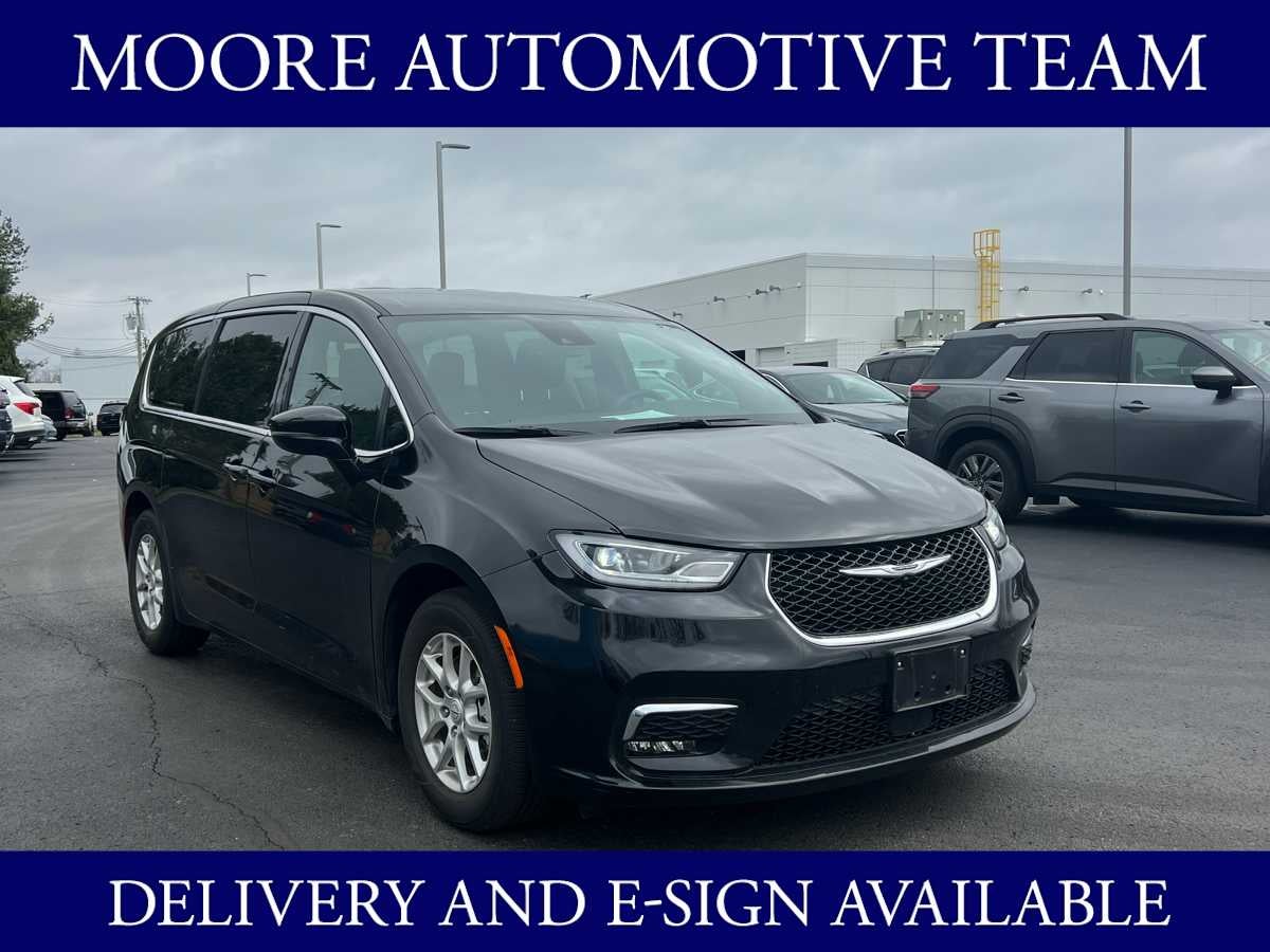 2025 Chrysler Pacifica Select