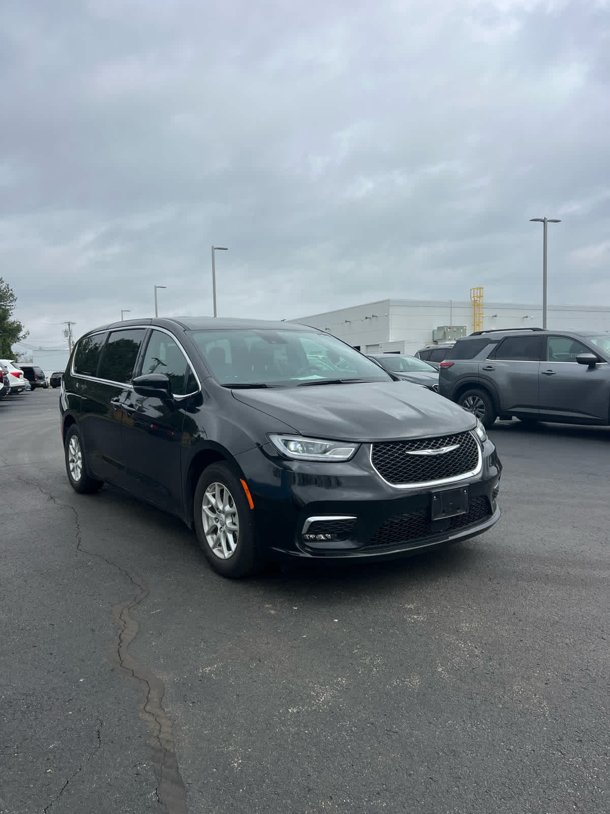 2025 Chrysler Pacifica Select