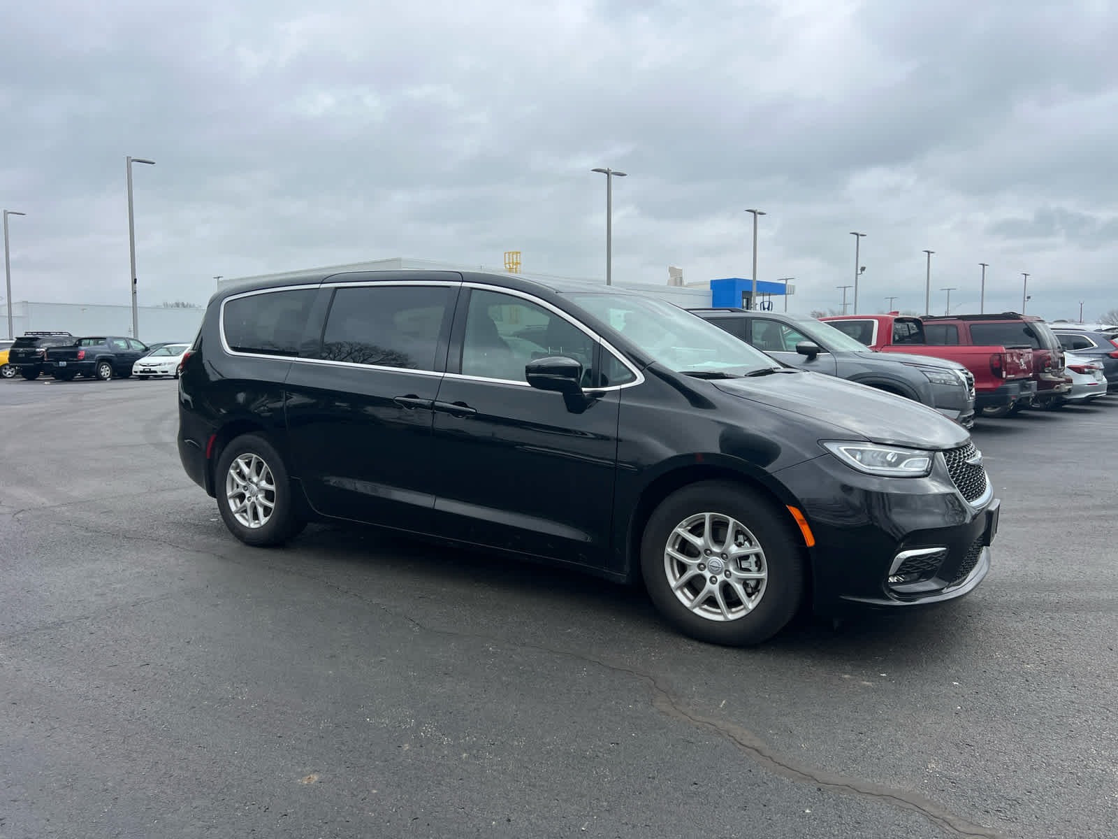 2025 Chrysler Pacifica Select