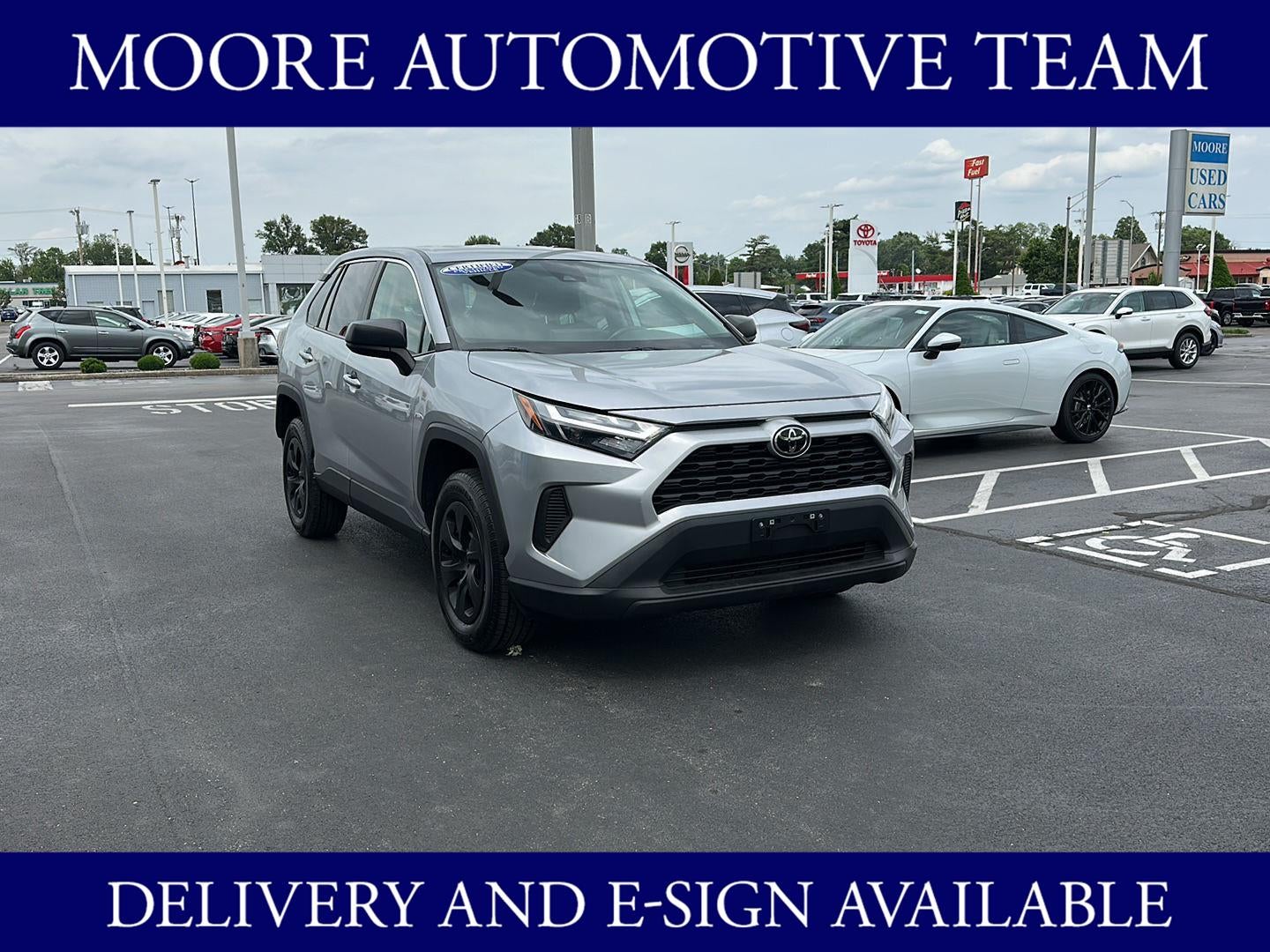 2023 Toyota RAV4 LE AWD's photo