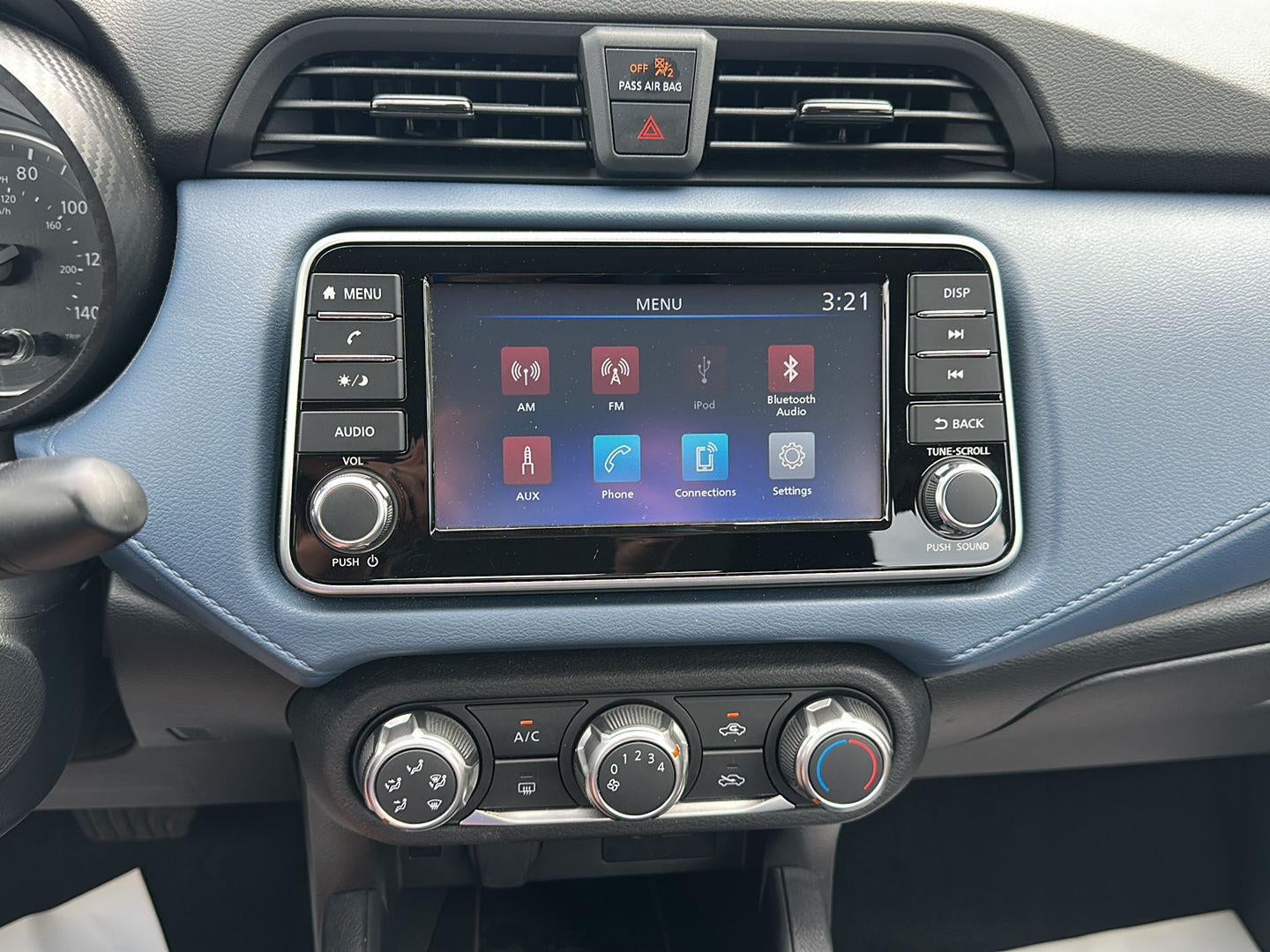 2025 Nissan Versa SV