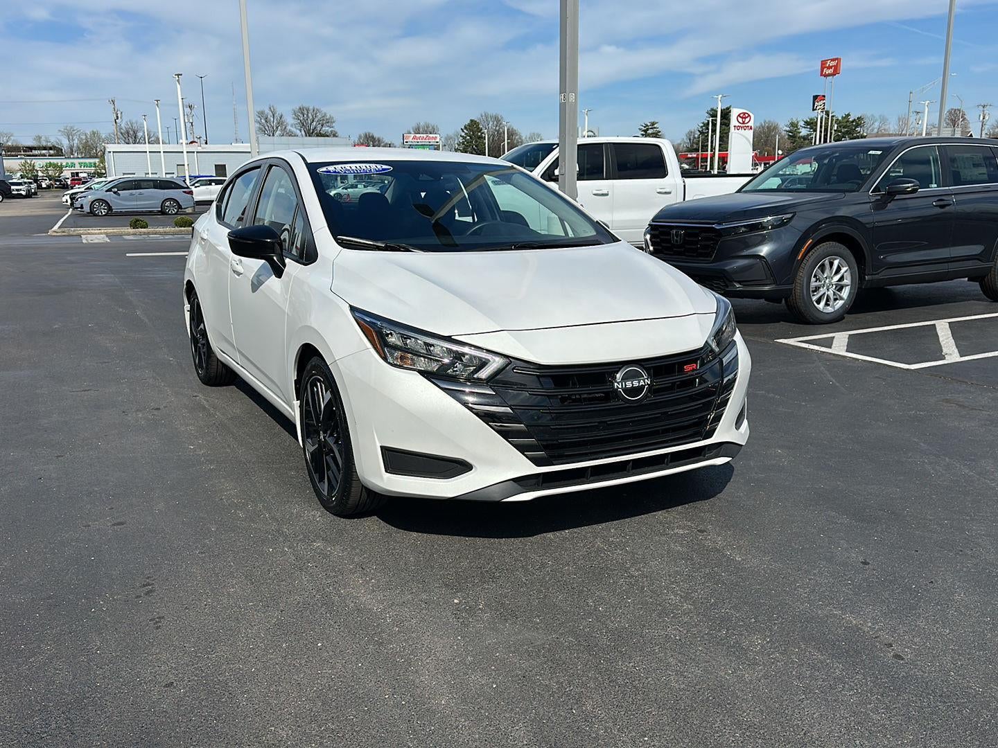2023 Nissan VERSA SR