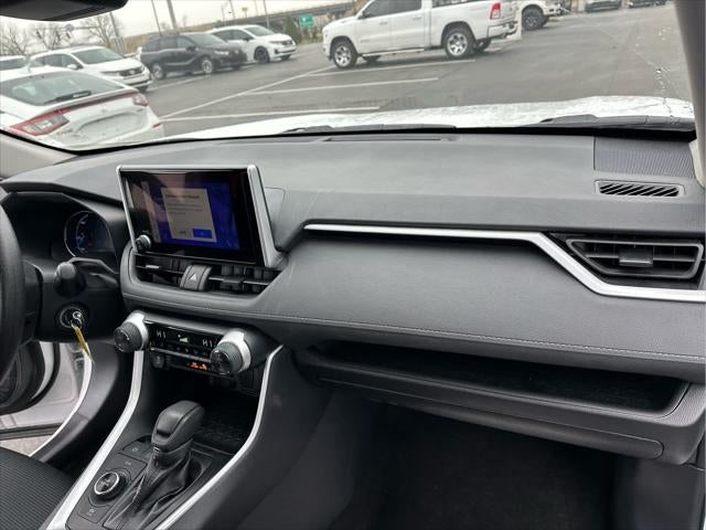 2025 TOYOTA TRUCK RAV4 HYBRID LE