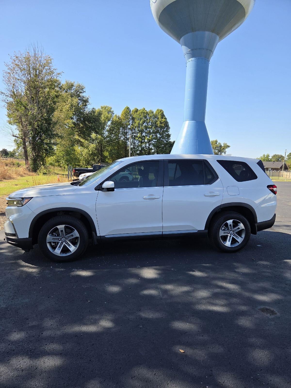 2023 Honda Pilot EX-L w/Rear Captain's Chairs