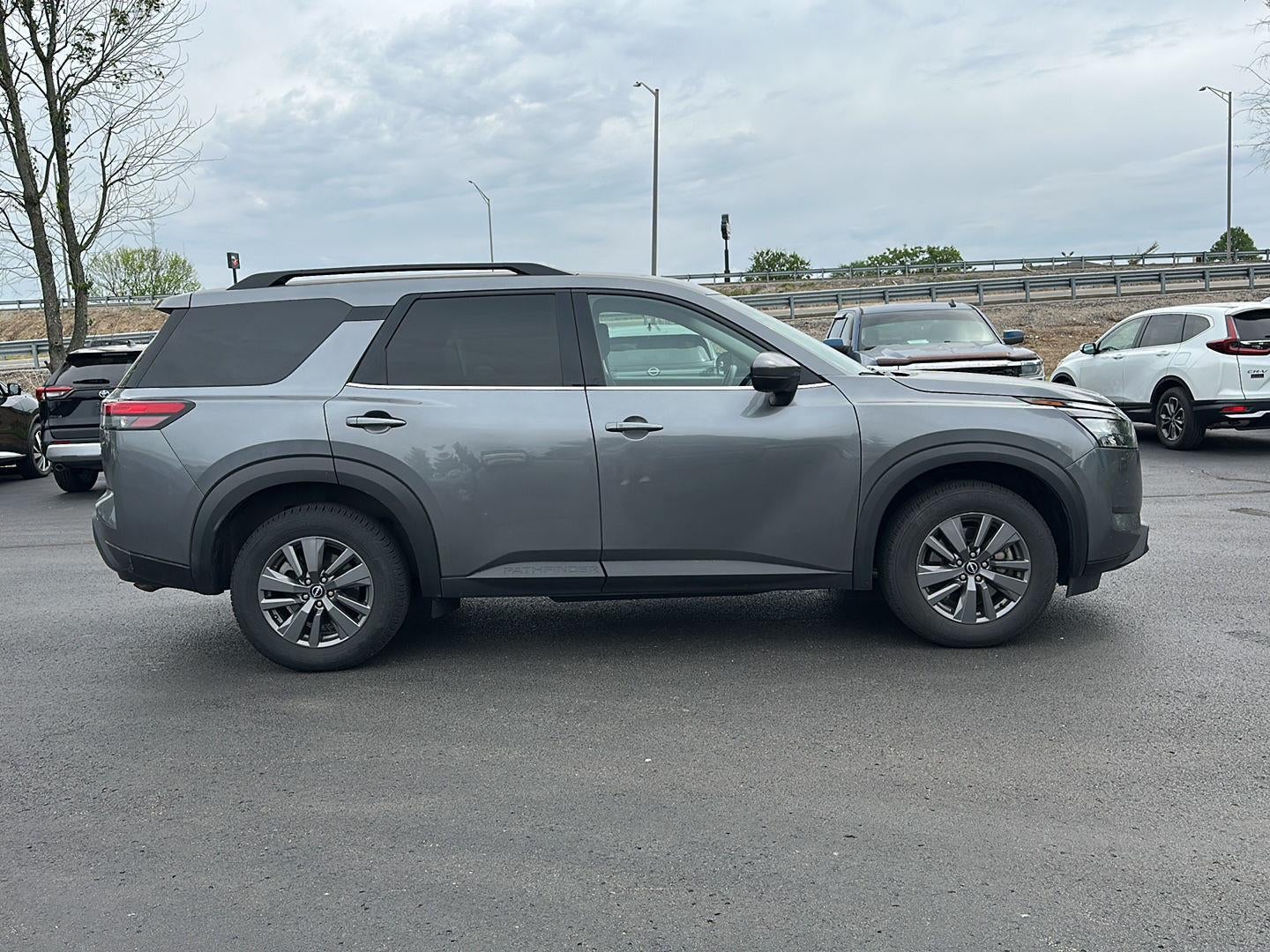 2024 Nissan Pathfinder SV