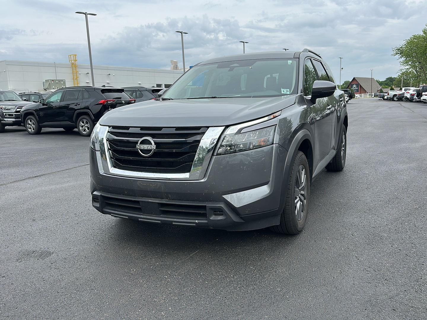 2024 Nissan Pathfinder SV