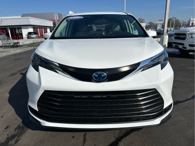 2024 Toyota Sienna LE
