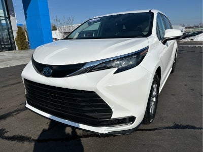 2024 Toyota Sienna LE