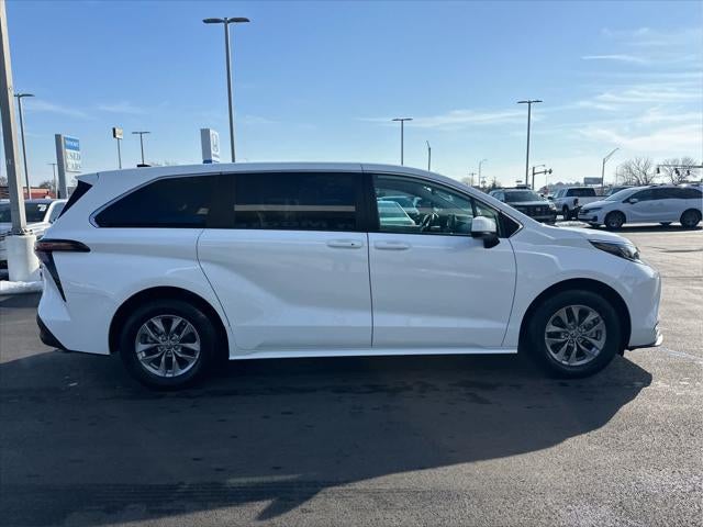 2024 Toyota Sienna LE