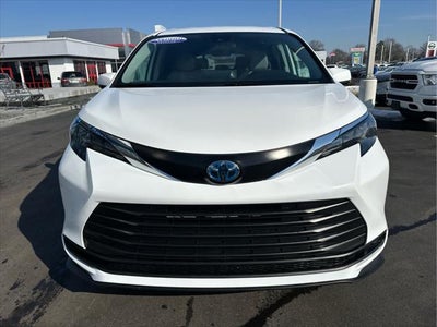 2024 Toyota Sienna LE