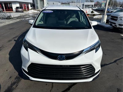 2024 Toyota Sienna LE