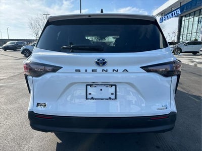 2024 Toyota Sienna LE