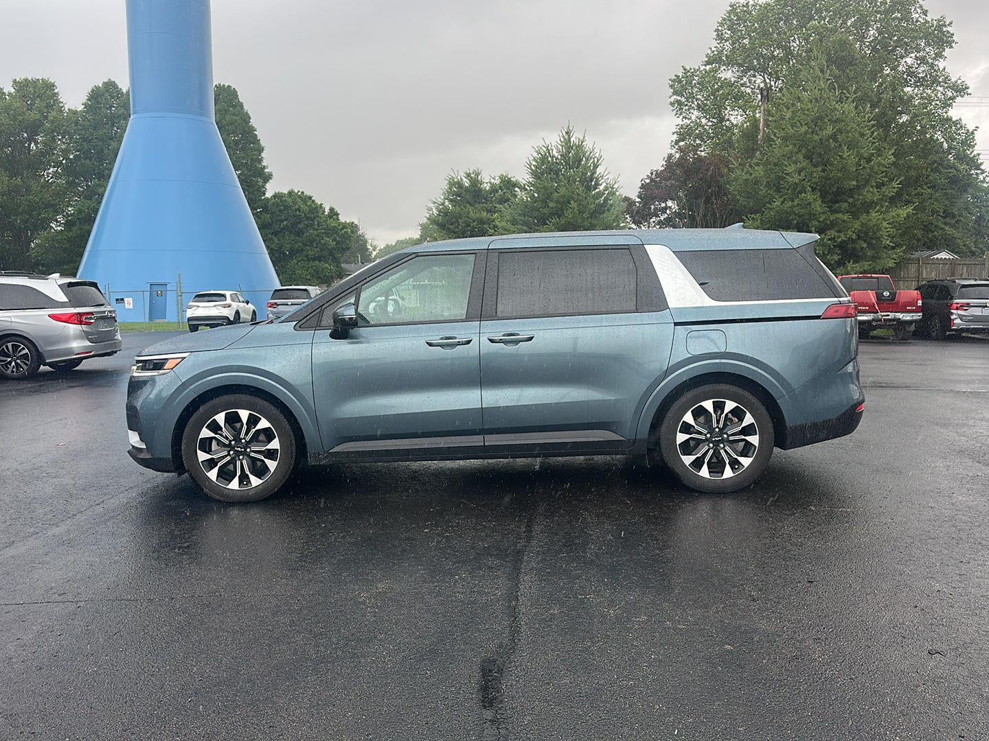 2023 Kia Carnival EX