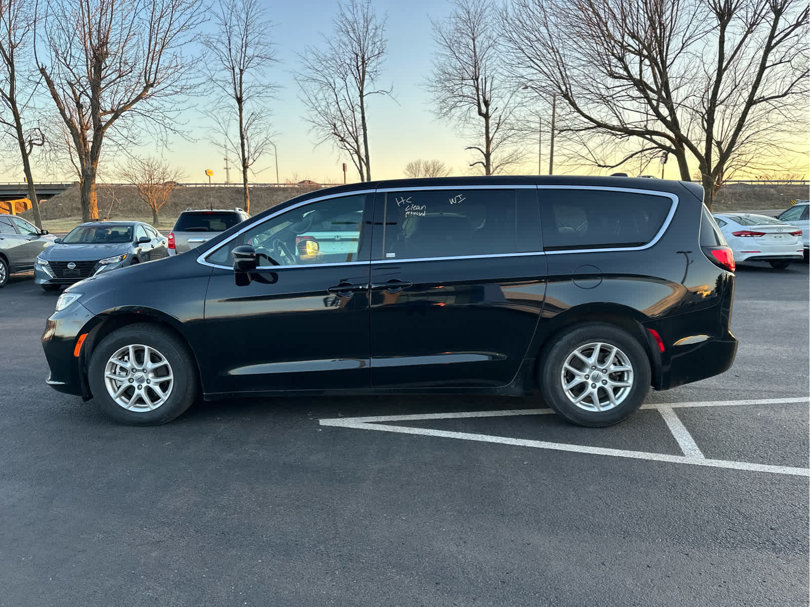 2025 Chrysler Pacifica Select