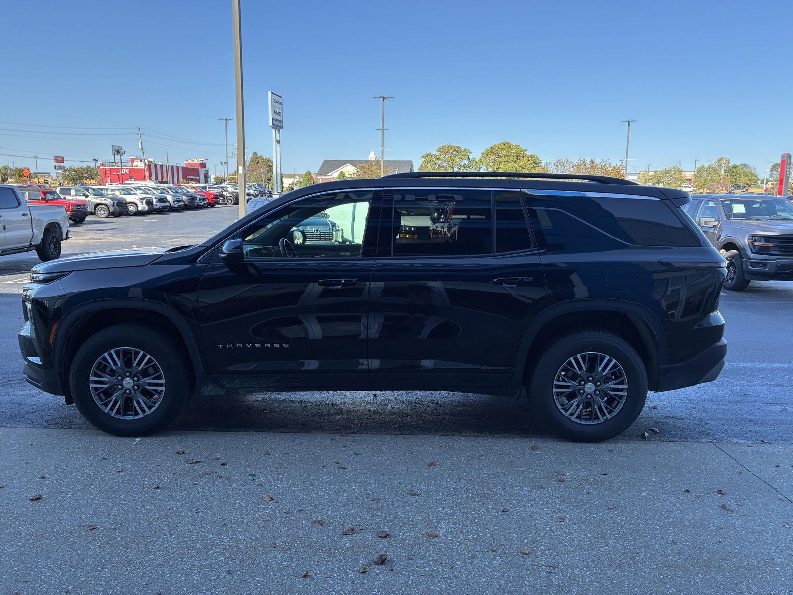 2025 Chevrolet Traverse AWD LT