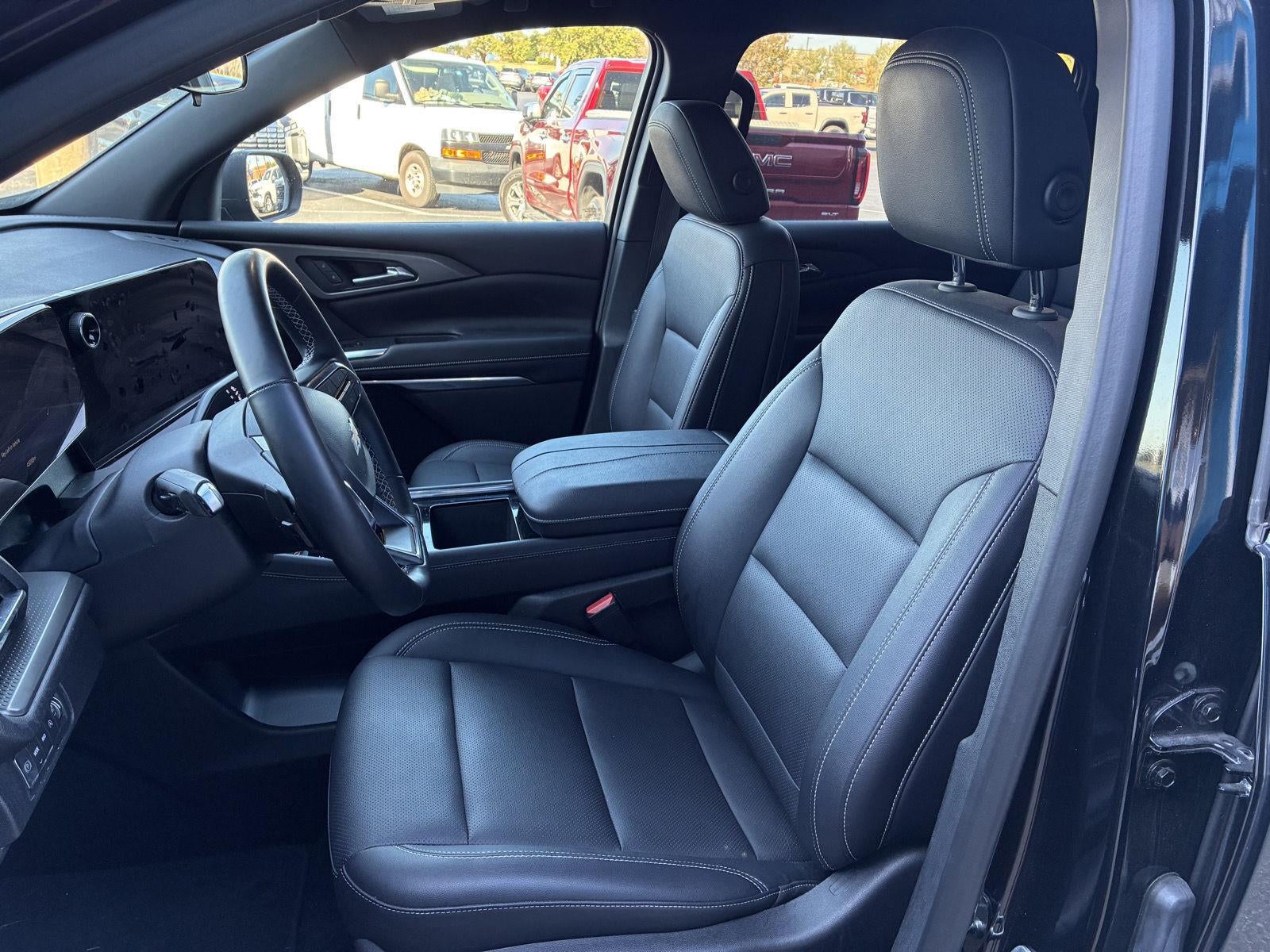2025 Chevrolet Traverse AWD LT