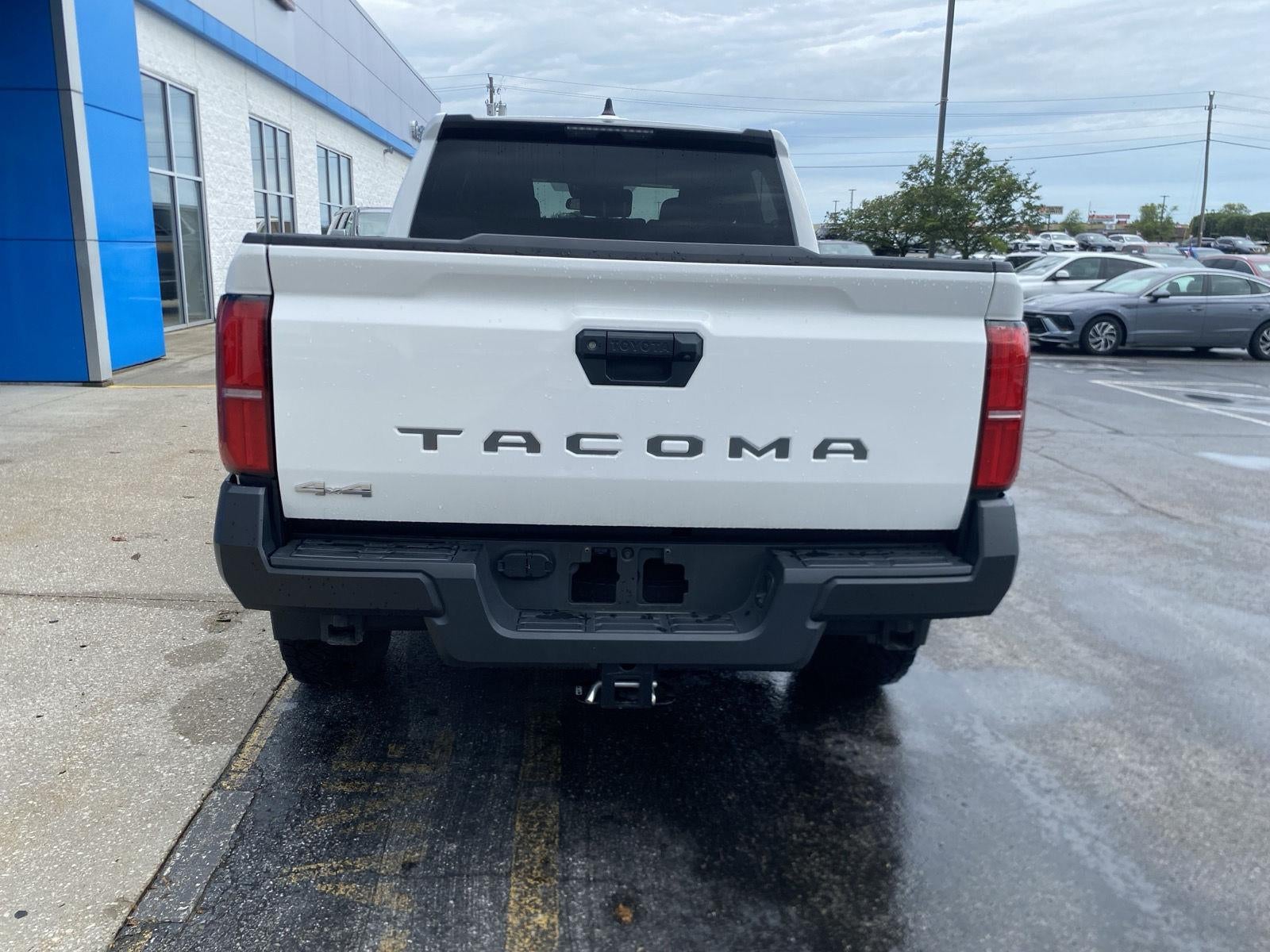 2024 TOYOTA TRUCK TACOMA 4WD SR